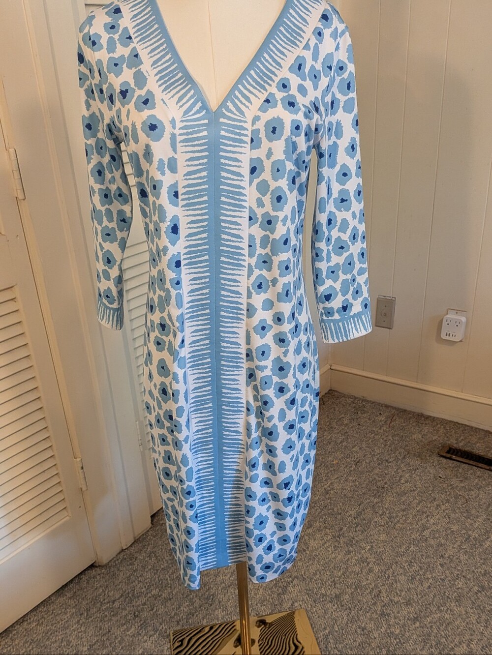 Gretchen Scott Light Blue and White V-Neck Floral Knit Dress